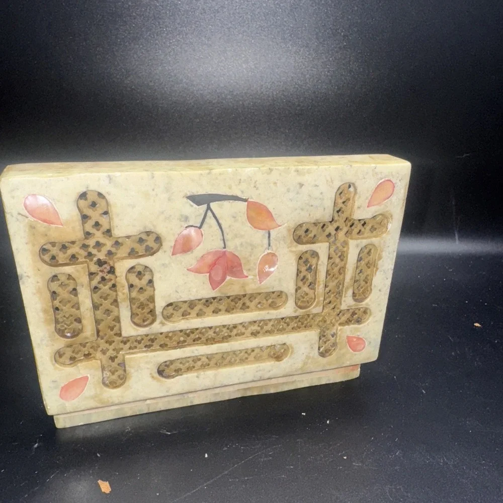 Vintage Soapstone Trinket Box‎ Floral Inlay Made With Mother-of-Pear - Indial
